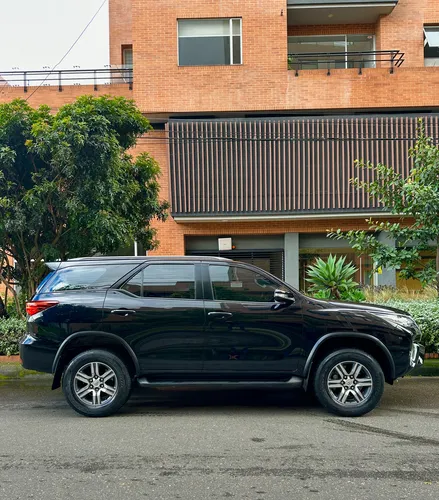 Toyota Fortuner 2.7 Gasolina Automática 4x2 7 Puestos Full
