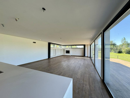 Colonia - Venta Casa De 3 Dormitorios Con Excelente Vista