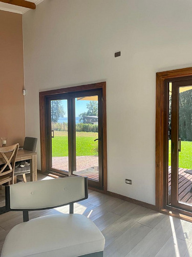 Parcela Con Moderna Casa Los Riscos Pucón