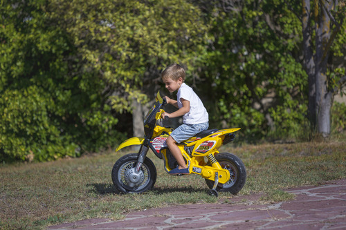 Moto Electrica Montable Infantil Thunder Vx Max 12v Injusa Color Amarillo