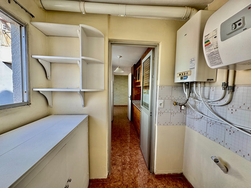 Venta Apartamento Pocitos, 2 Dormitorios + Servicio, 3 Baños, Balcón Y Garage