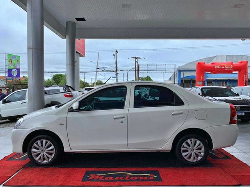 Toyota Etios 1.5 X Sedan 16v