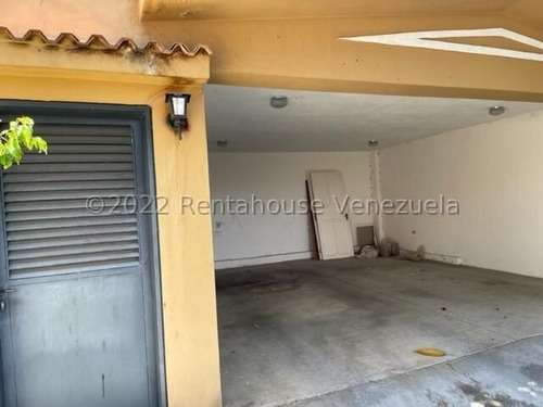 Imagen 13 de 16 de Casa Para Remodelar Con Amplísima Área Verde Ubicado En Sebucán Caracas 22-24624