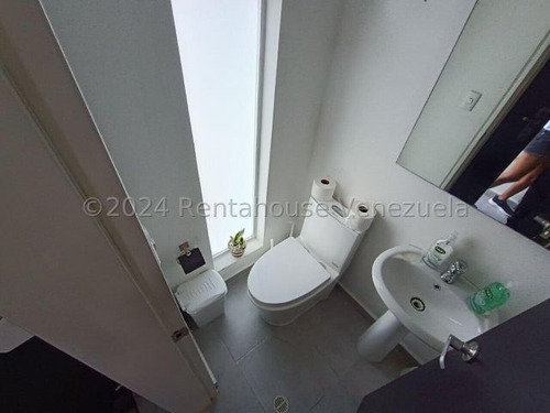 Townhouse Venta Concepto Abierto, Pozo De Agua, Piscina Y Area Social Para El Disfrute Familiar.el Rincon Valencia Carabobo Leida Falcon Lf25-158