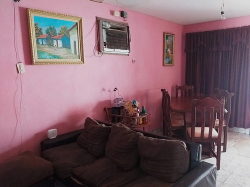 Imagen 3 de 9 de Casa En Venta En Urbanización El Cardon, Via La Vela 22-9953 04146954944