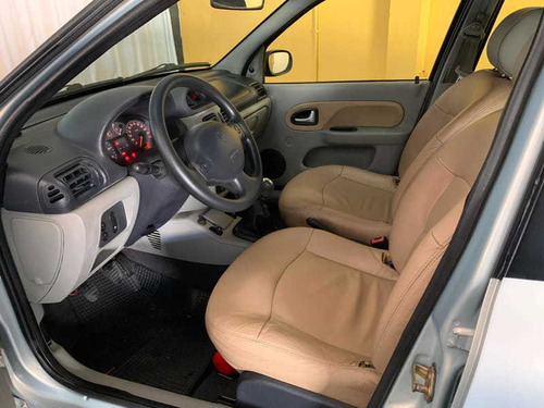 Renault Clio Sedan Expression 1.0 16v