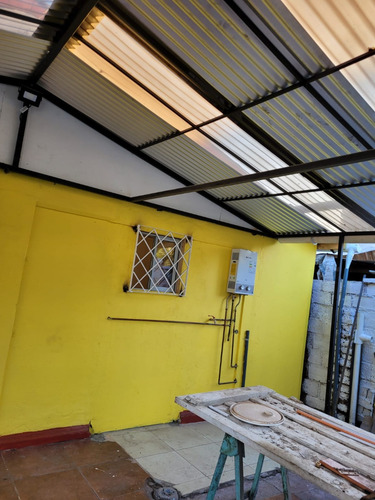 Casa En Venta De 2d- 1b En La Florida