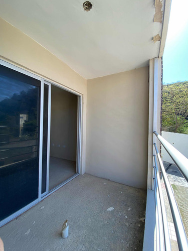 Annic Coronado Vende Townhouse Con Planta 100% Obra Gris En Villas De Aricagua, Urbanización Mañongo 269909