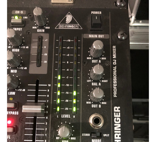 Behringer Vmx1000usb. Mezcladora Profesional Para Dj (Usado)