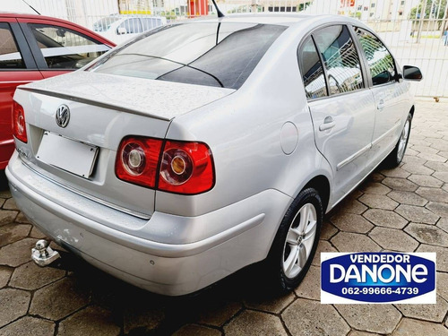 Volkswagen Polo Sedan 1.6 Mi Comfortline 8v Flex 4p Manual