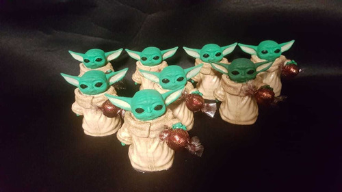 Baby Yoda Star Wars Con Chocolates Turín 