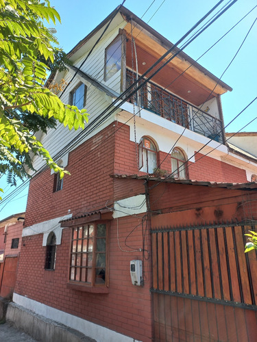 Casa Esquina Pasaje. 3 Pisos 140mts2 