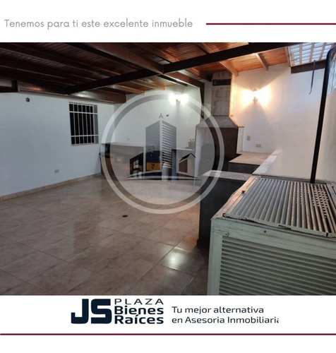 Imagen 6 de 9 de En Venta Hermoso Townhouse Urb. El Remanzo 04243690602