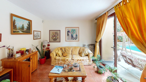 Casa En Venta En Condominio De 4 Dormitorios 4 Baños 2 E