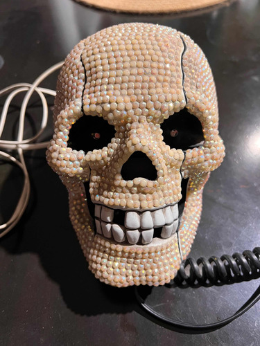 Teléfono De Línea Calavera Brillosa Líquido