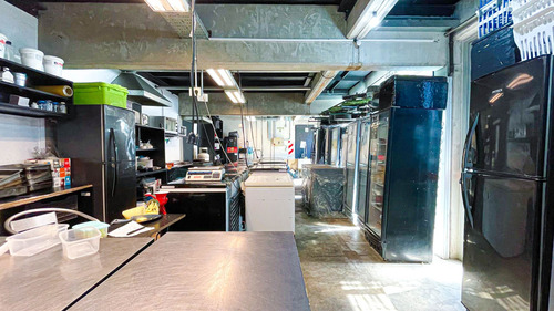 Venta Local Comercial Industrial + 2 Monoambientes