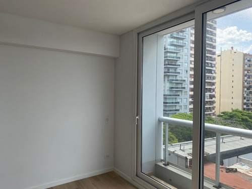 Venta De Departamento De 2 Ambientes En Yrigoyen Boulevard