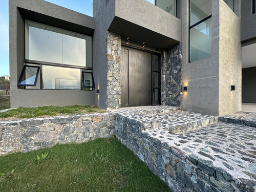 Se Vende Exclusiva Casa En Estancia El Terrón Con Vistas!