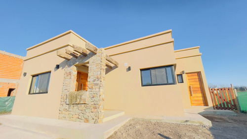 Imagen 2 de 30 de Casa 4 Ambientes Venta Santa Elena Pilar Del Este