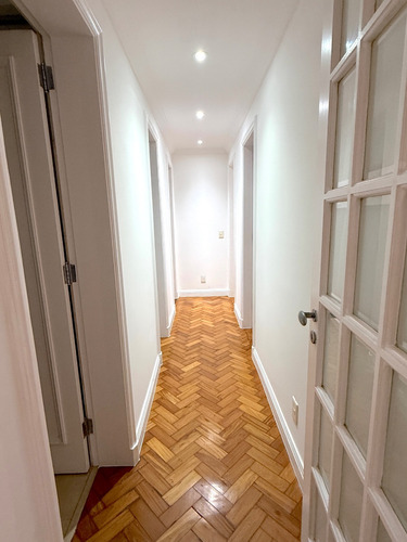 Amplo Apartamento Com Vista Para O Mar Em Copacabana 133 M², 3 Quartos E Conforto Total!