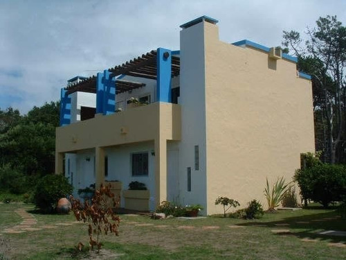 Casa En Venta De 4 Dormitorios En La Juanita