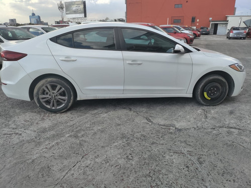 Imagen 7 de 14 de Hyundai Elantra 2018 2.0 Gls Premium At