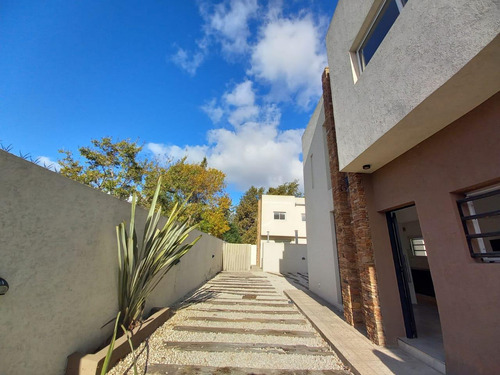 Imagen 6 de 30 de Duplex En Venta En La Plata Calle 34 E/ 141 Y 142 Dacal Bienes Raices