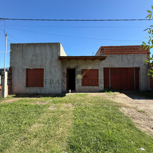 Dos Casas En Lote De 12 X 43 En Venta Saladillo