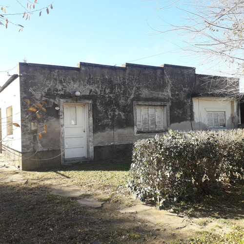 Casa En Venta - 3 Dormitorios 1 Baño - Cochera - 1200mts2 - Coronel Dorrego