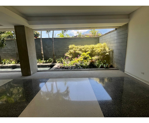 Venta De Lujoso Apartamento En Edificio ¨vista Frontera¨, Lomas De Las Mercedes