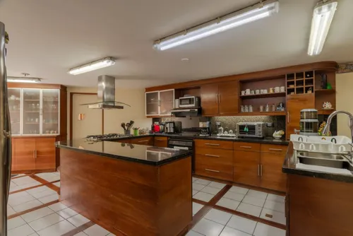 Casa En Venta En El Tesoro. Cod V11847