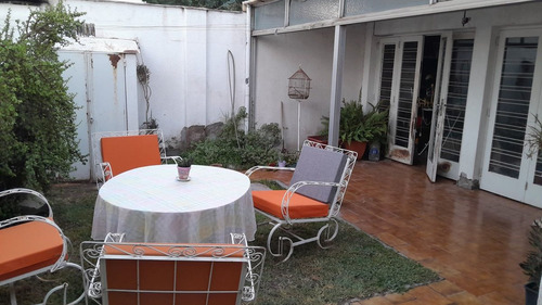 Casa En Venta Dos Pisos, 4 Dorm. Sexta Sección