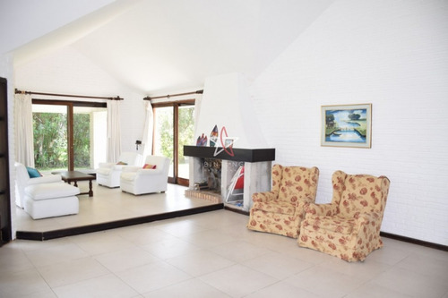 Casa En Roosevelt, 3 Dormitorios *- Ref: 837
