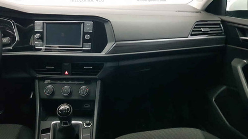 Imagen 13 de 15 de Volkswagen Jetta 2019 4p Comfortline L4/1.4/t Man