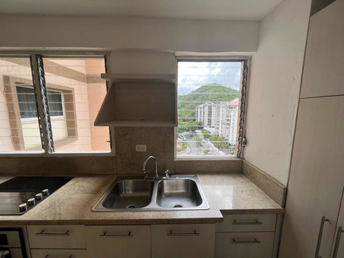 Imagen 2 de 22 de Apartamento Recien Remodelado De 3 Habitaciones Y 2 Baños
