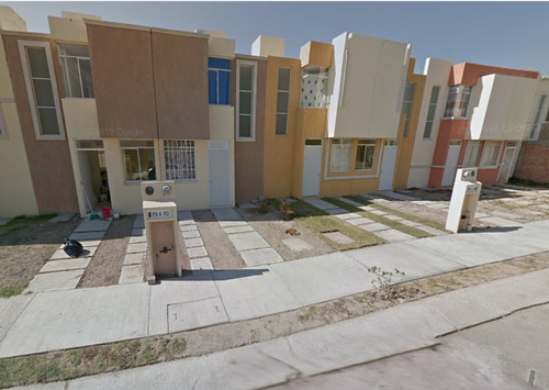 Casa Adjudicada Ubicada En P.º Diligencia, Villa De Celaya, Celaya, Gto. Sk04