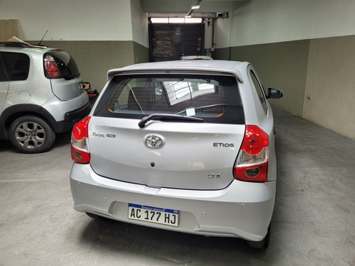 Imagen 8 de 18 de Toyota Etios 2017 1.5 X Famaautos