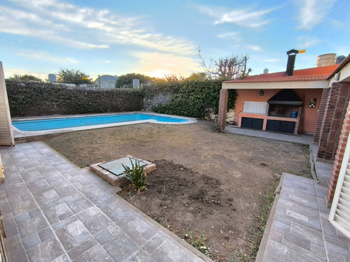 Alto Alberdi - Casa En Venta - 5 Dormitorios