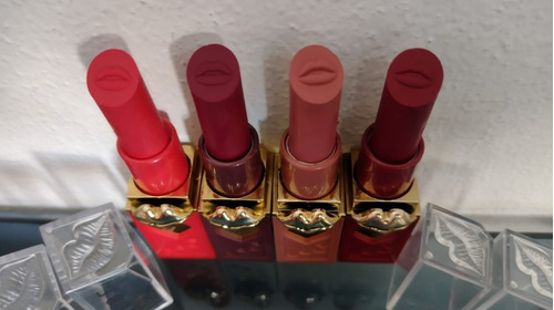 Labiales Con El Dibujo De Labio.