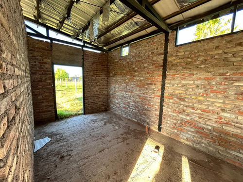Lote Con Construcción Comercial A Terminar En Corralitos, Guaymallén.