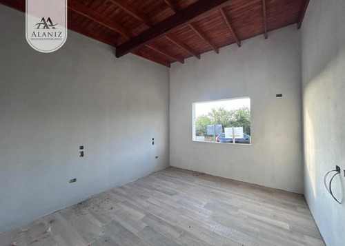 Casa De 3 Dorm. En Venta, Melo, San Luis.