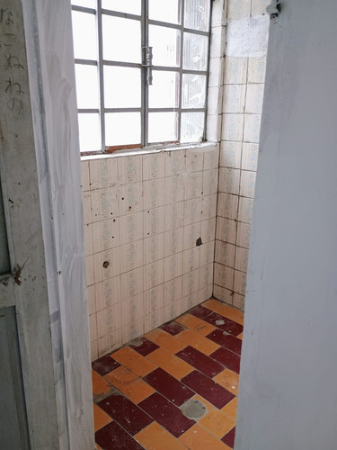 Casa Simples, 2 Dorm., Independente, A 700 Metros Do Metrô Jabaquara. Aluguel 850 Reais