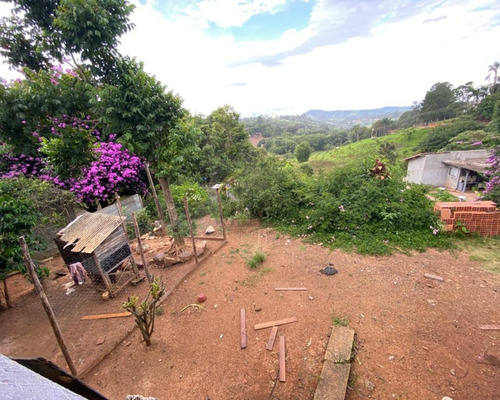 Chácara A Venda Próximo A Pedra Da Guarita Em Bragança Paulista. 3 Dormitórios, Sala, Cozinha, Banheiro. - Ch00051 - 68961400