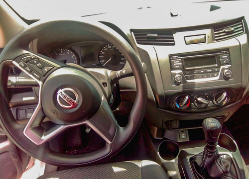 Imagen 7 de 9 de Nissan Np300 2021 2.5 Chasis Cabina Dh Pack Seg Mt
