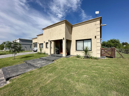 Casa En Venta En Horizontes Al Sur 4 Ambientes Con Pileta
