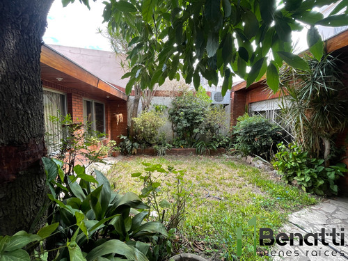 Casa En Lote Propio En Venta. Ciudadela. Excelente Ubicación