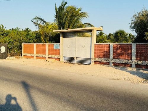 Casa De Una Planta En Venta Ubicada En Carretera Chicxulub Puerto.