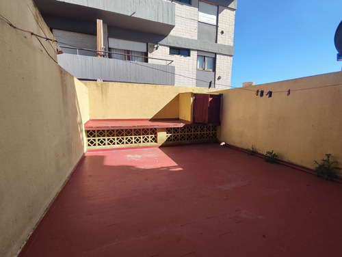 Amplio Monoambiente Con Patio, Frente Al Mar!