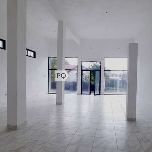 Imagen 3 de 8 de Amplio Y Luminoso Local En Venta En Excelente Zona De La Cumbre