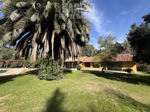 Casa En Venta En Chicureo, A Pasos Del Colegio Santa Cruz